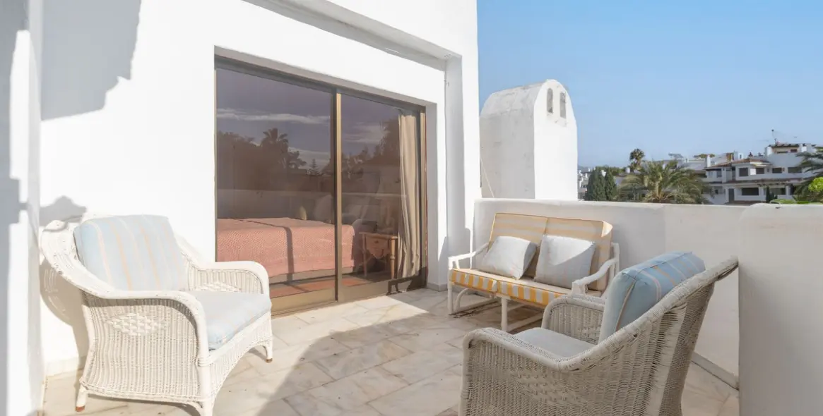 Продажа двухуровневого пентхауса в Elviria 20