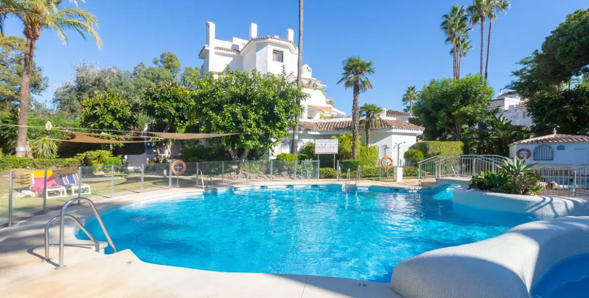 Venta de ático dúplex en Elviria 1