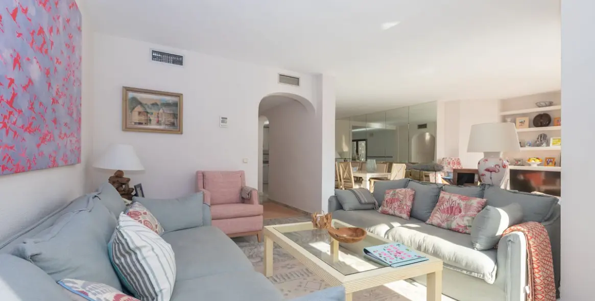Venta de ático dúplex en Elviria 4