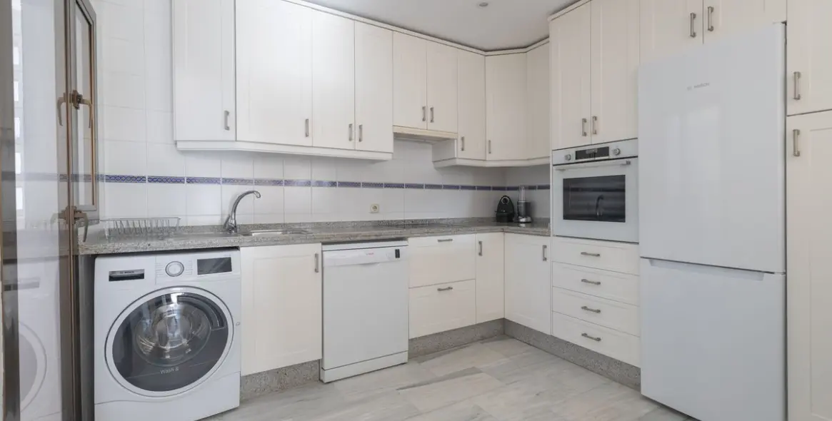 Venta de ático dúplex en Elviria 8