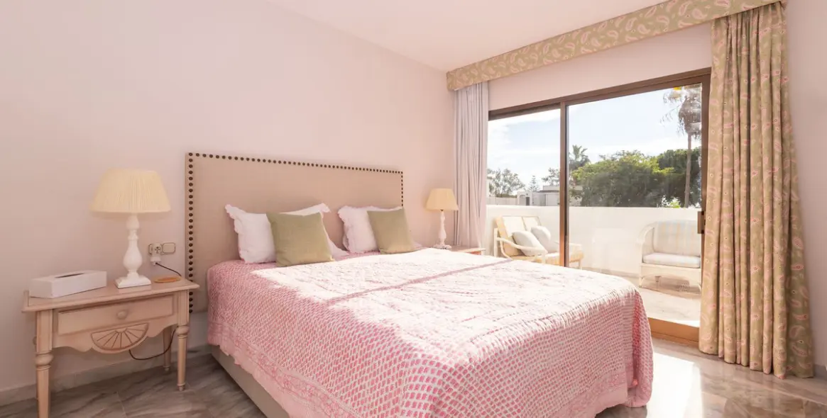 Venta de ático dúplex en Elviria 12