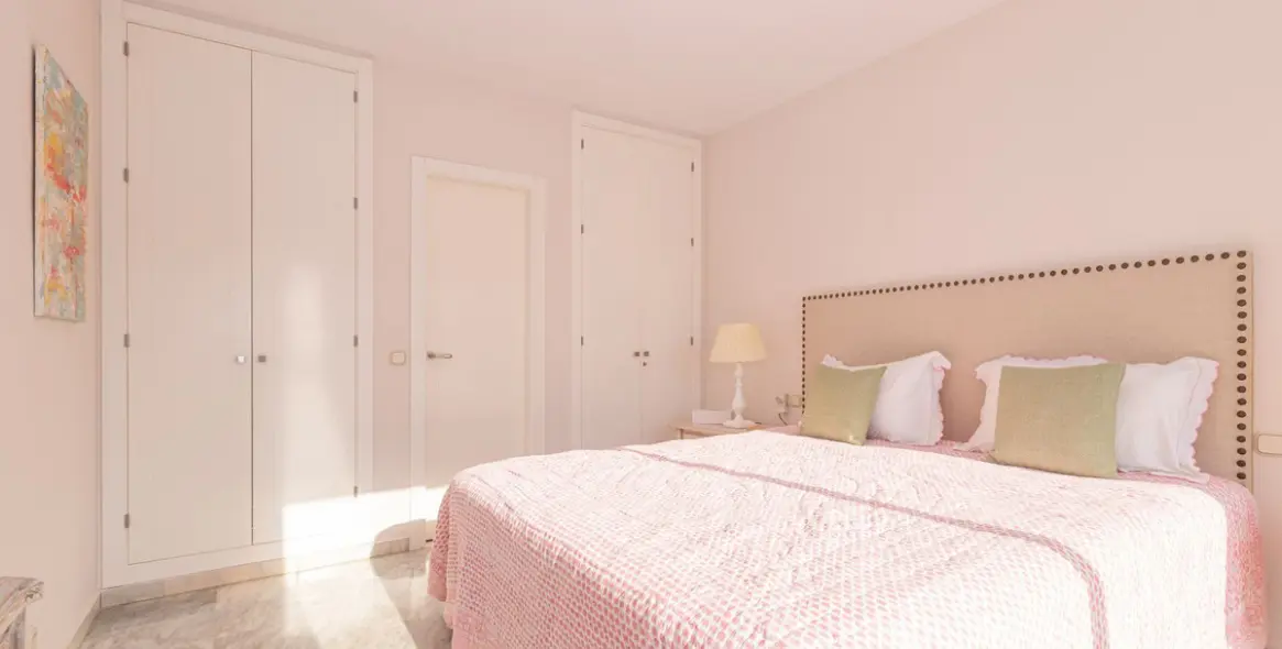 Venta de ático dúplex en Elviria 13