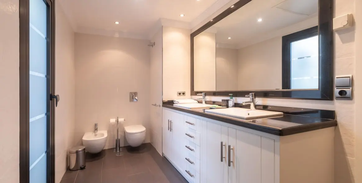 Venta de ático dúplex en Elviria 14