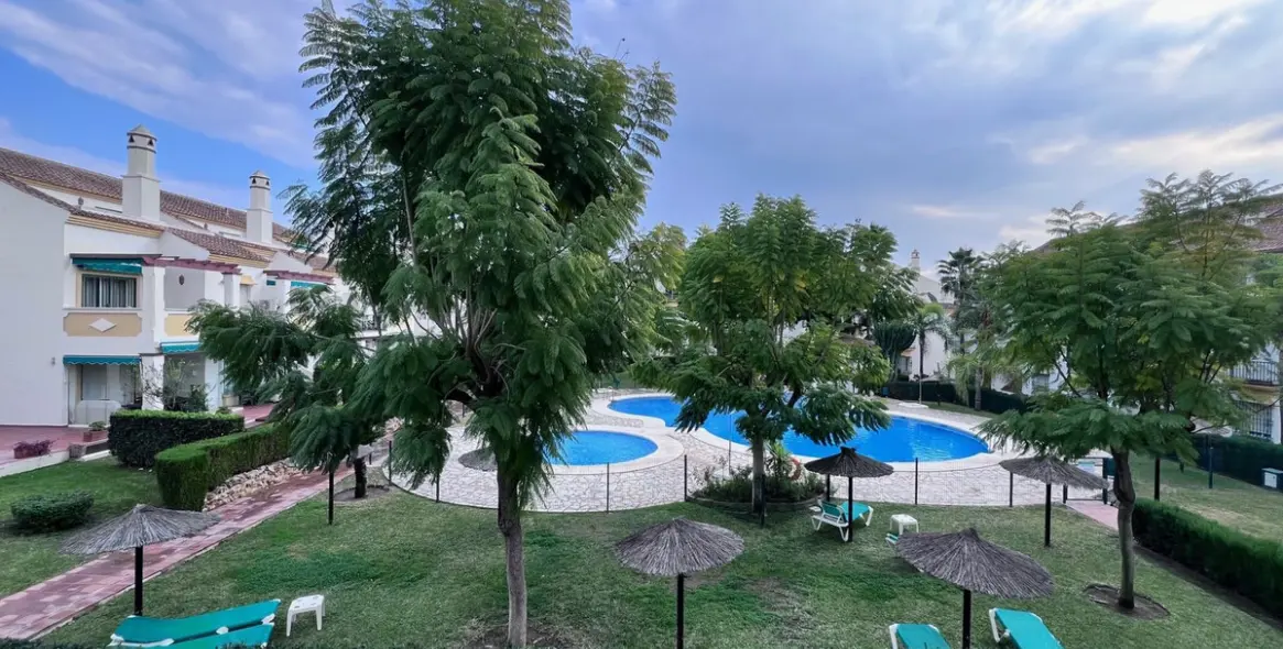 Продажа двухуровневого пентхауса в Las Chapas 25