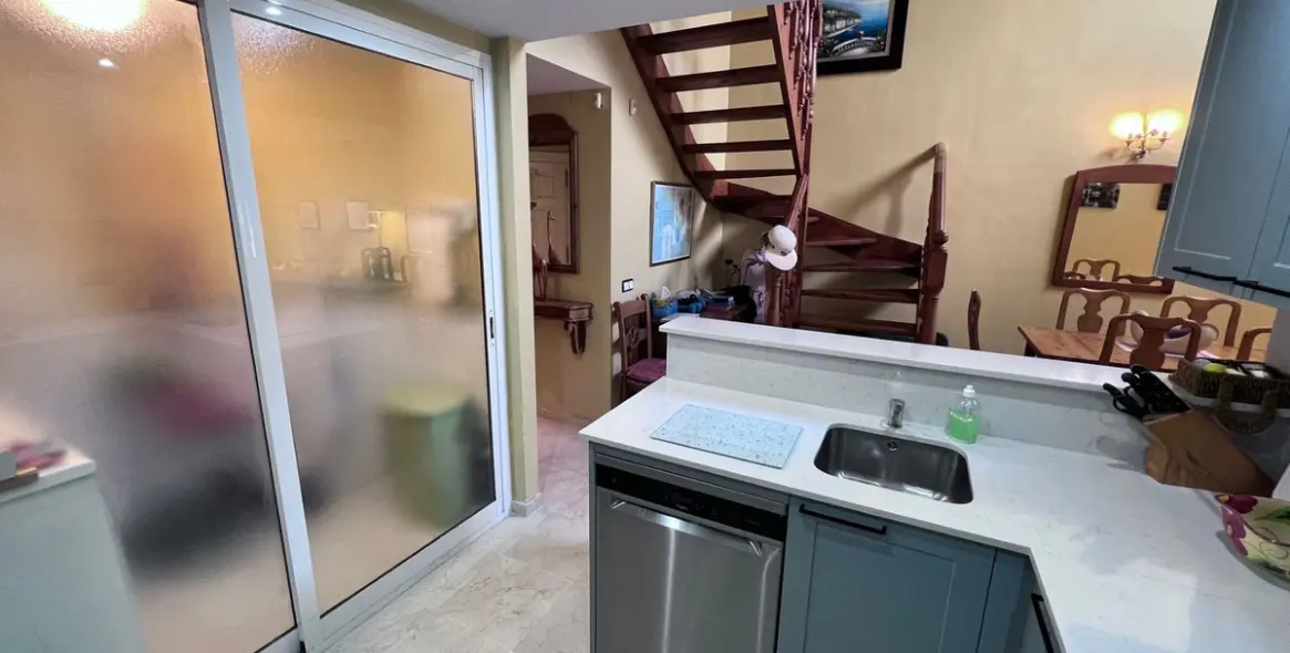 Продажа двухуровневого пентхауса в Las Chapas 37