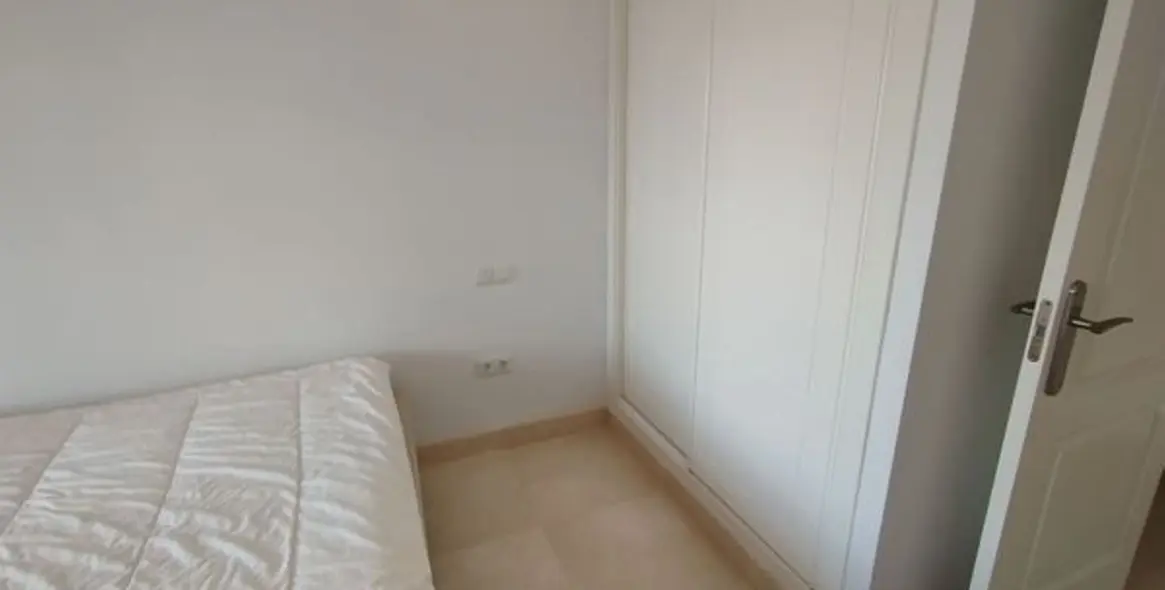 Venta de apartamento en planta media en Benalmadena Costa 11