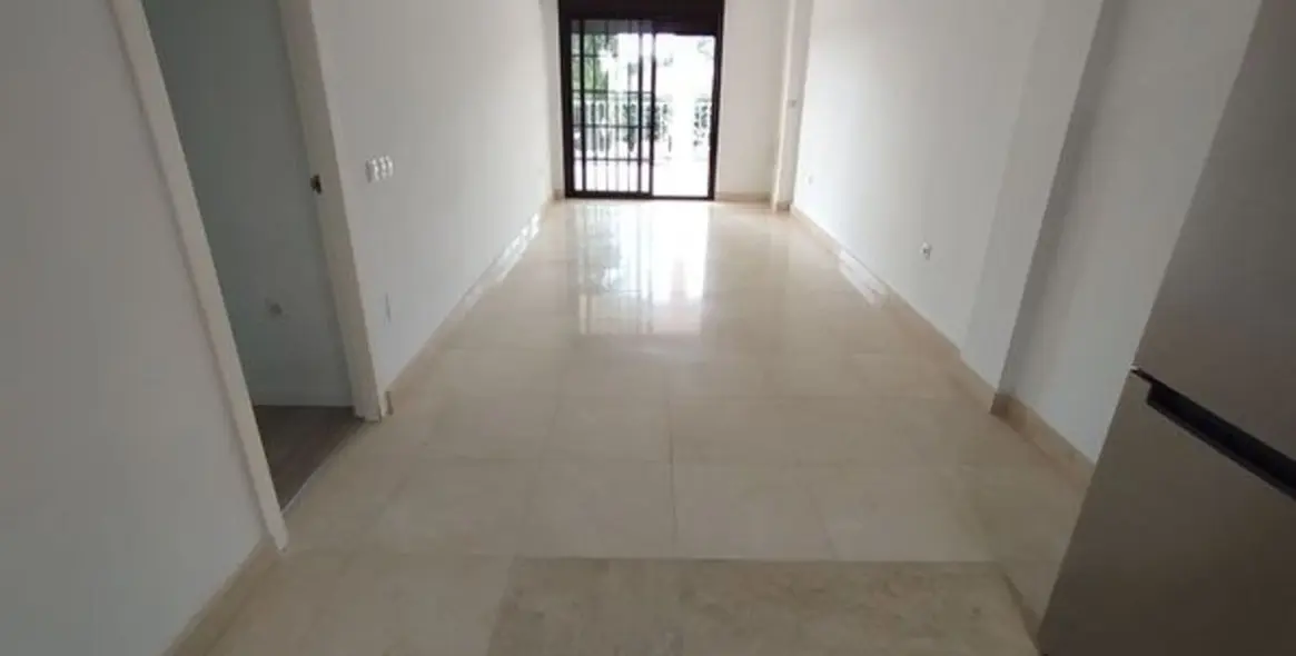 Venta de apartamento en planta media en Benalmadena Costa 27