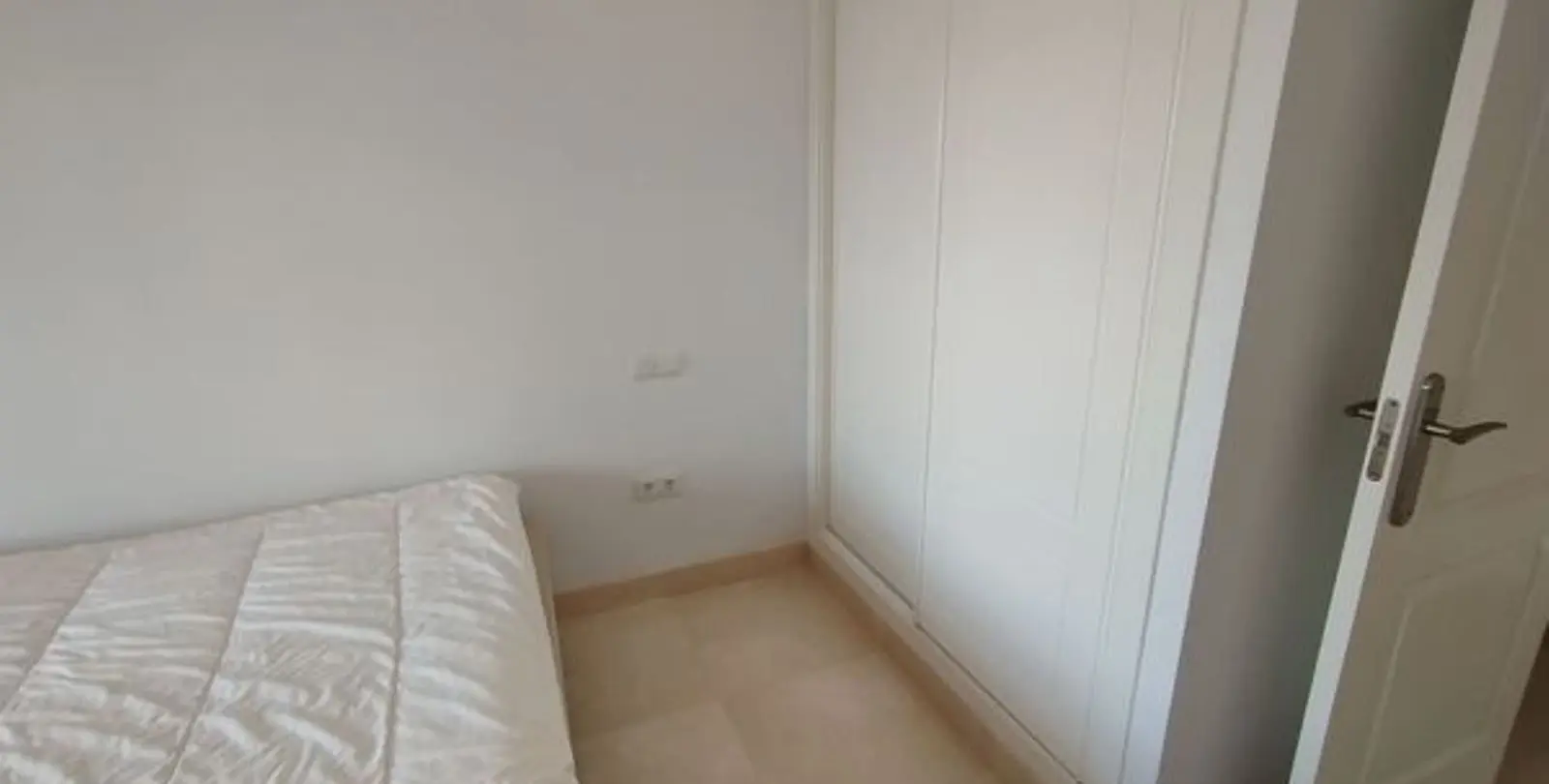 Sale of middle floor apartment in Benalmadena Costa 11