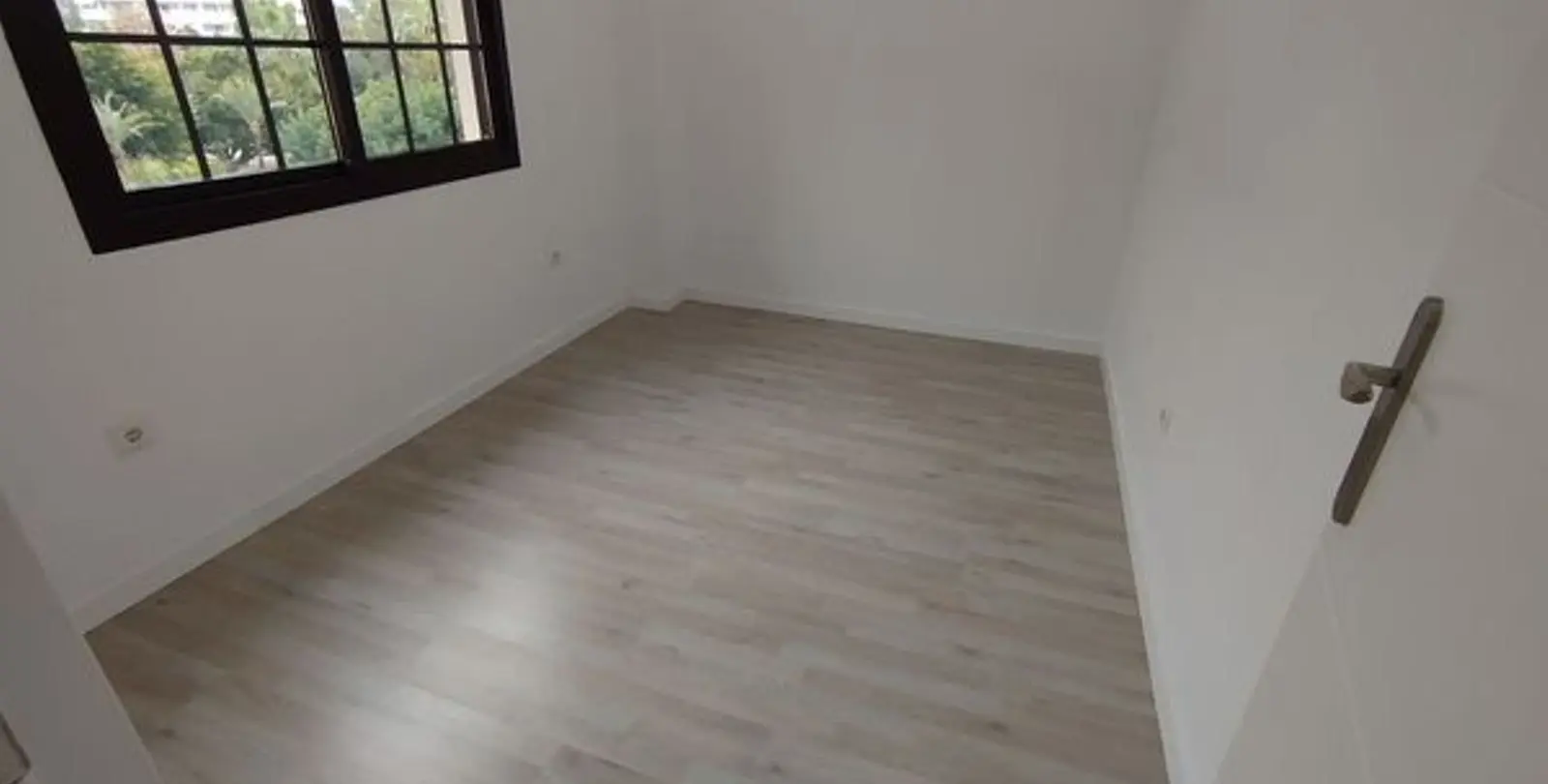 Sale of middle floor apartment in Benalmadena Costa 20