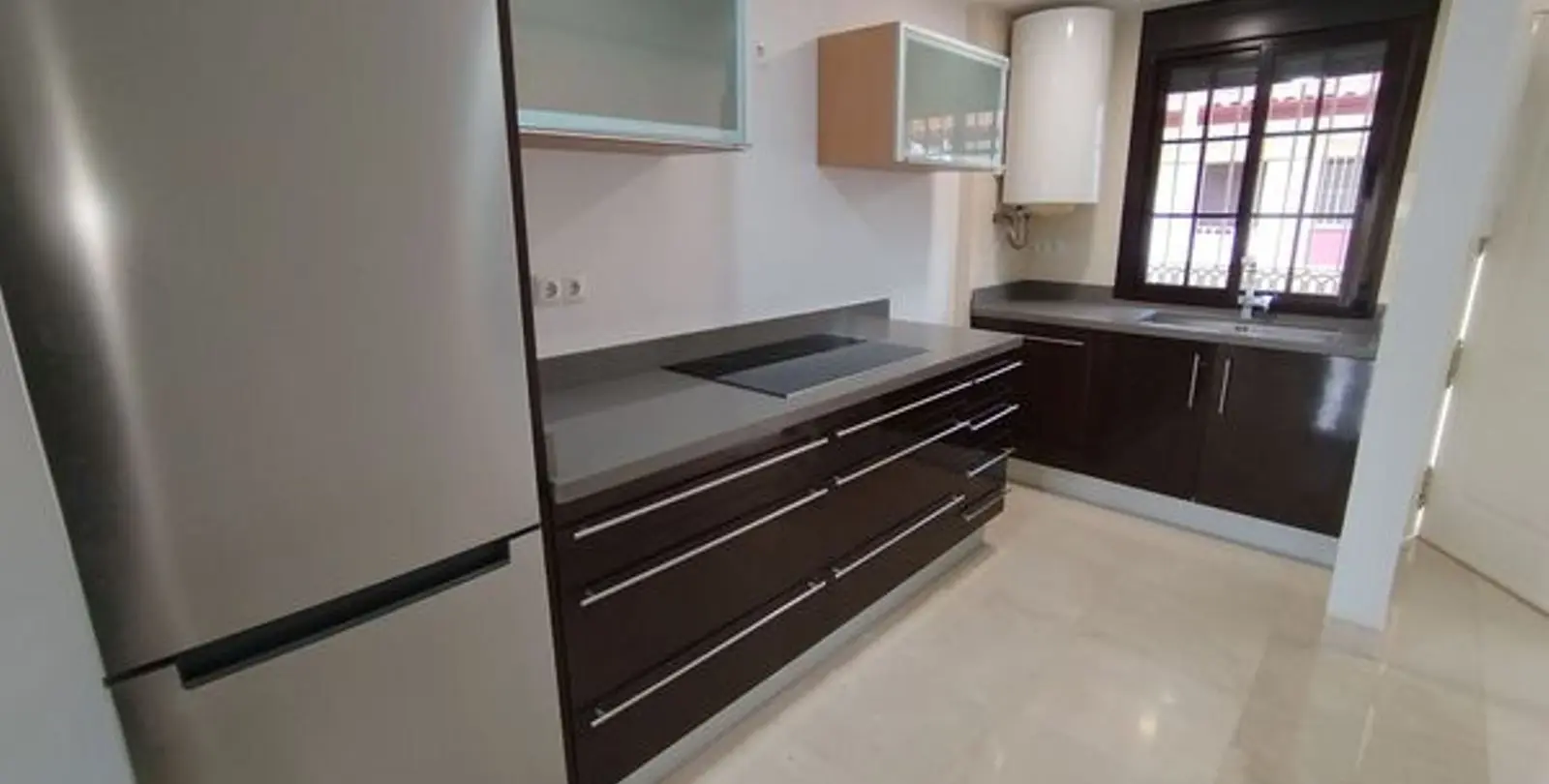 Sale of middle floor apartment in Benalmadena Costa 24