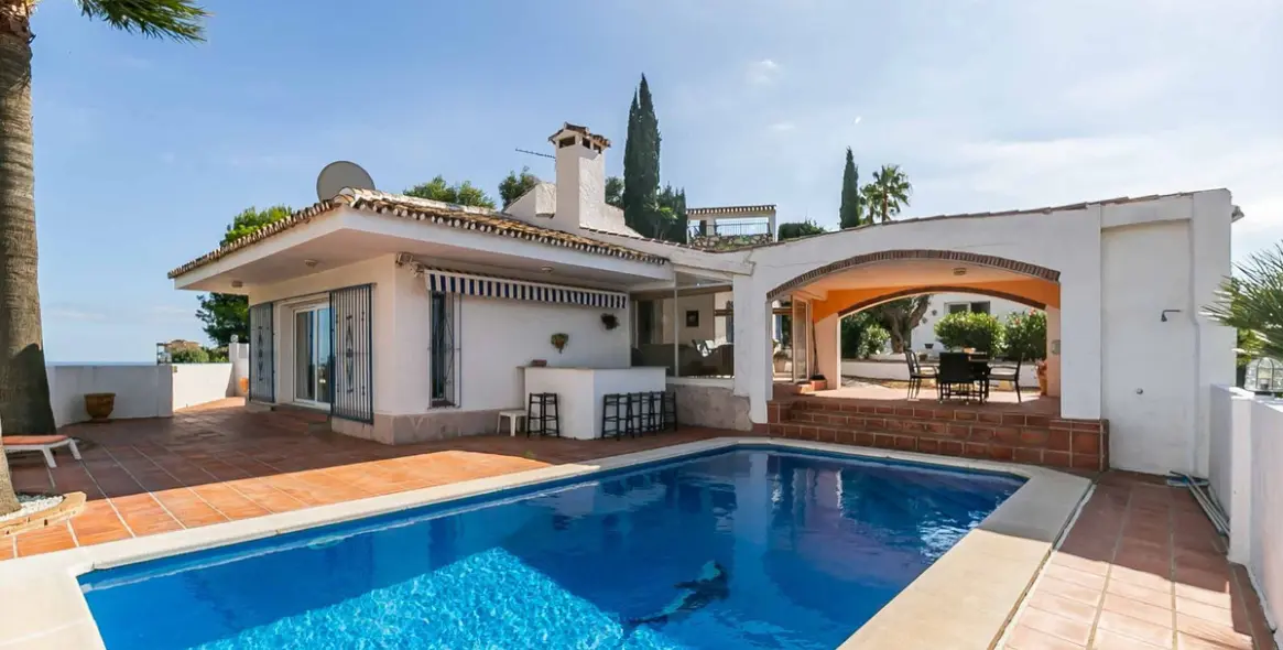Sale of detached villa in Sierrezuela 1