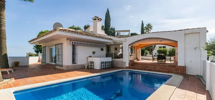 Sale of detached villa in Sierrezuela 0