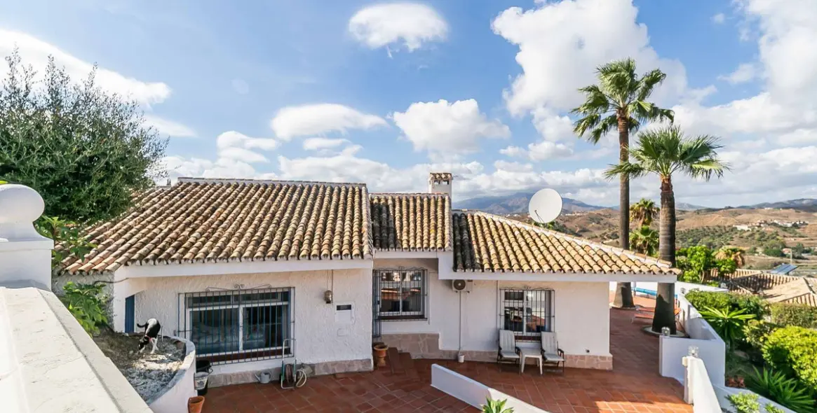 Sale of detached villa in Sierrezuela 2