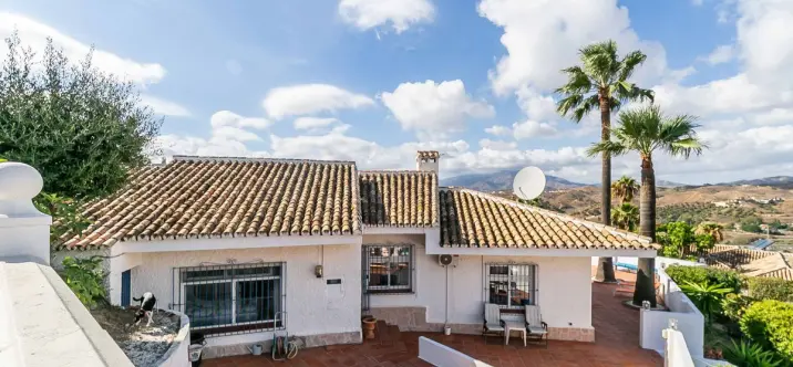 Sale of detached villa in Sierrezuela 1