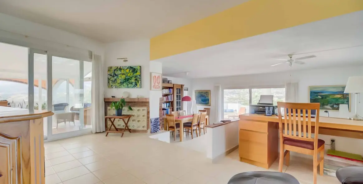 Sale of detached villa in Sierrezuela 3