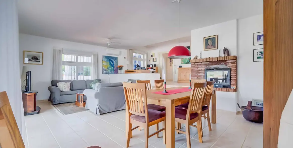 Sale of detached villa in Sierrezuela 8