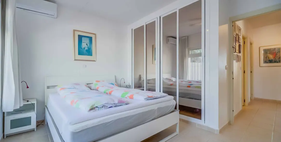 Sale of detached villa in Sierrezuela 11