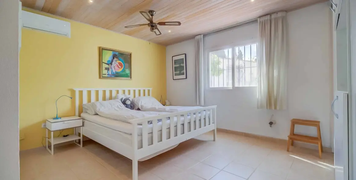 Sale of detached villa in Sierrezuela 15