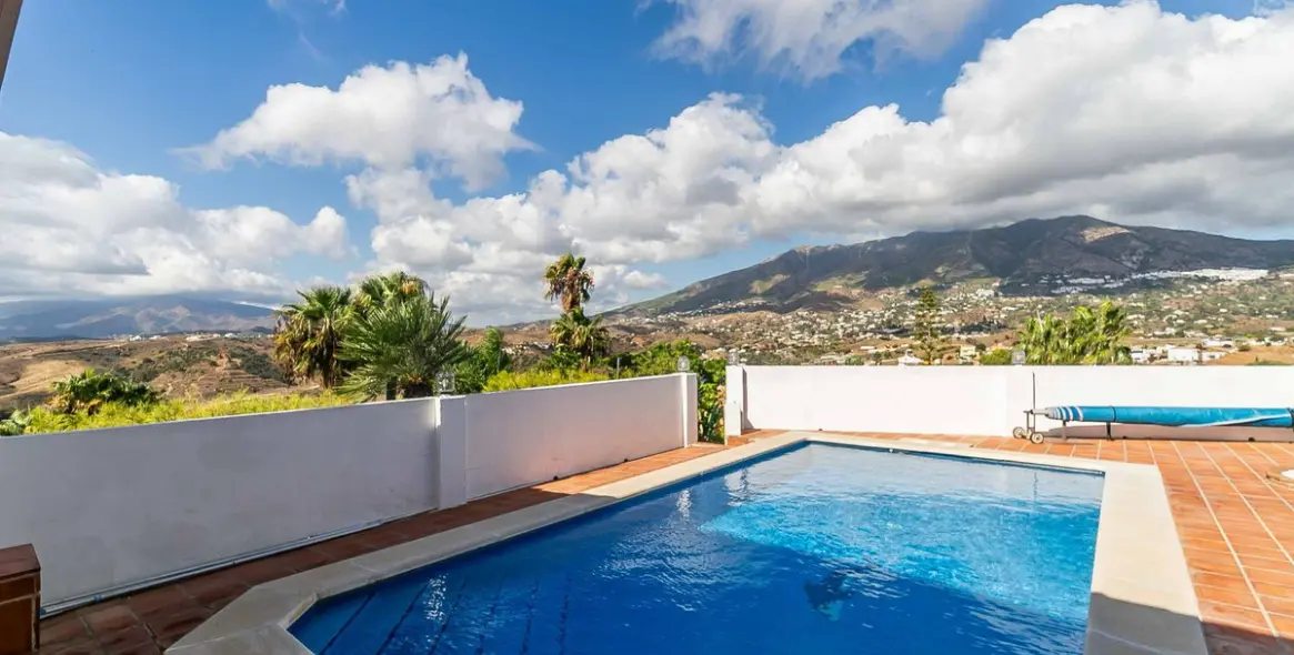 Sale of detached villa in Sierrezuela 27