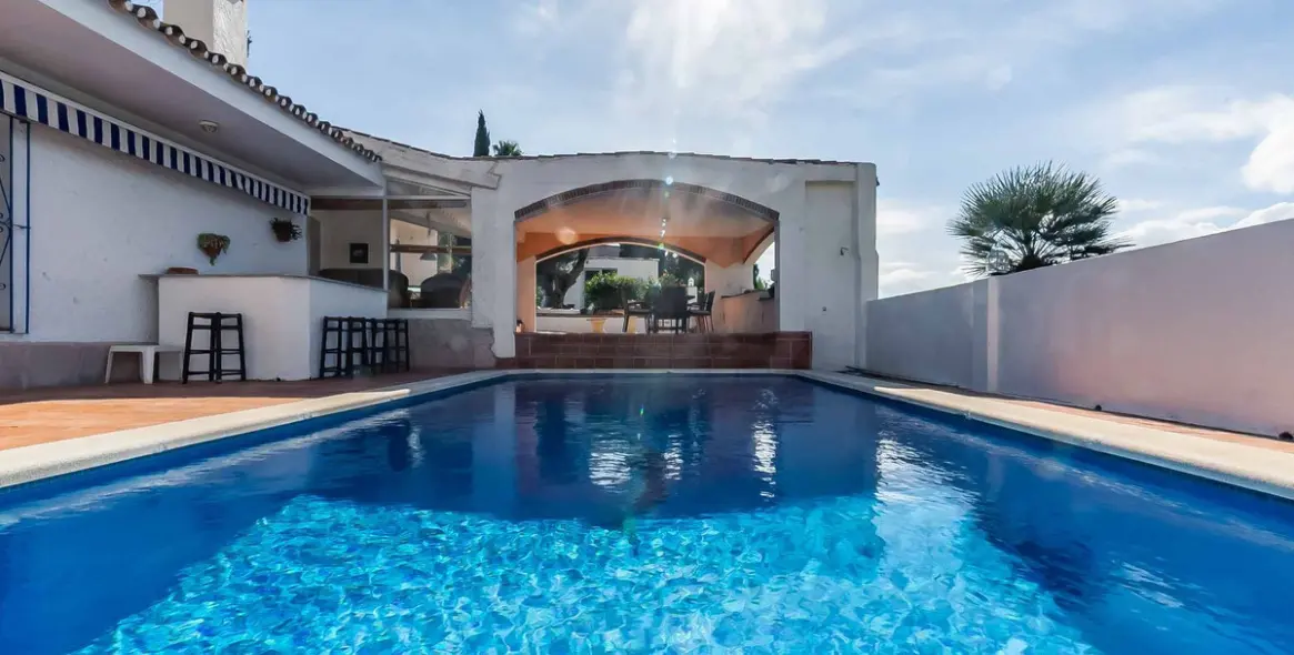 Sale of detached villa in Sierrezuela 36