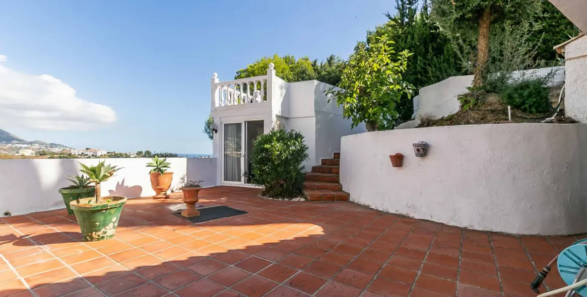 Sale of detached villa in Sierrezuela 40