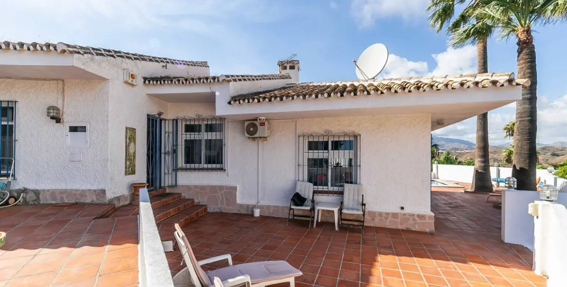 Sale of detached villa in Sierrezuela 41
