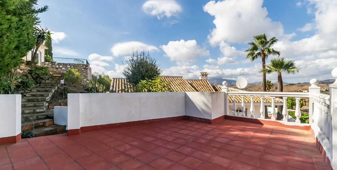 Sale of detached villa in Sierrezuela 48