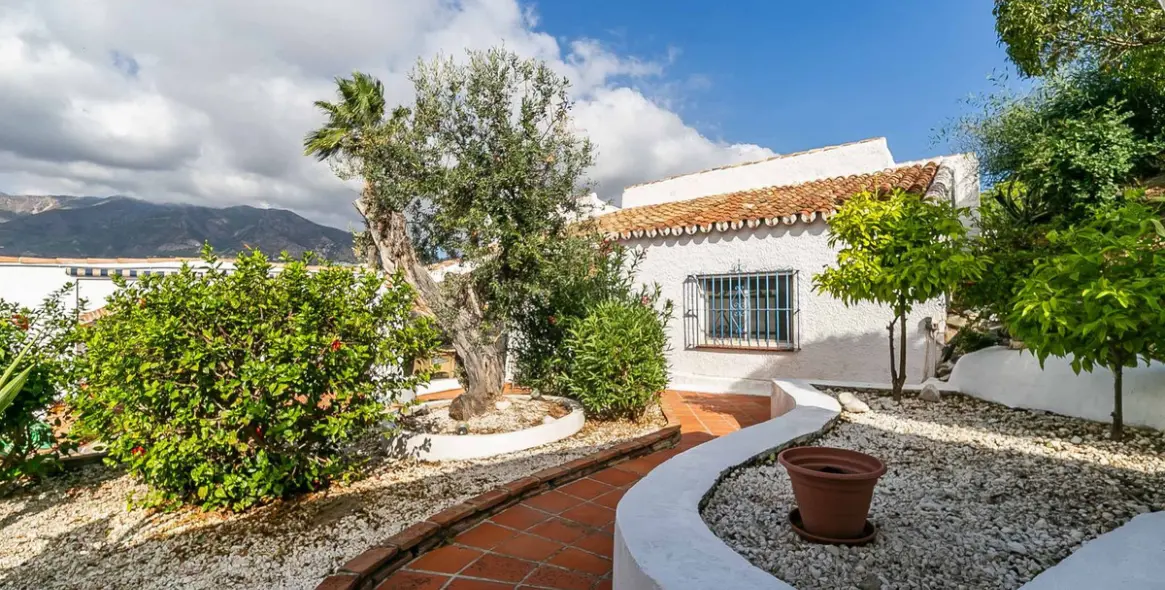 Sale of detached villa in Sierrezuela 53