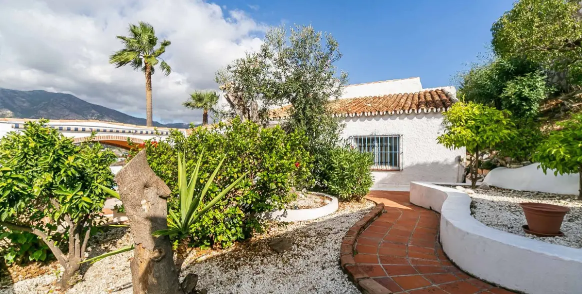 Sale of detached villa in Sierrezuela 54
