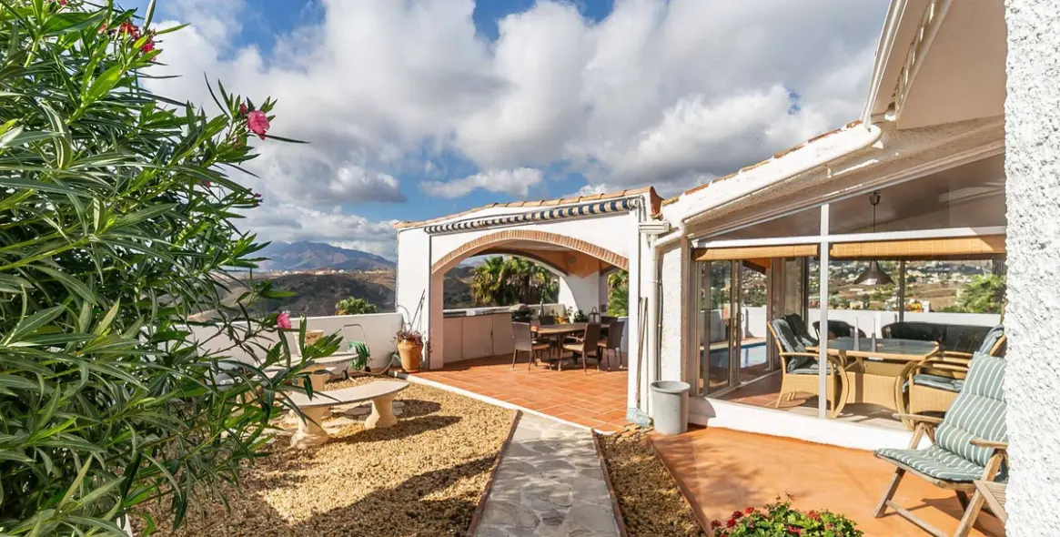 Sale of detached villa in Sierrezuela 57