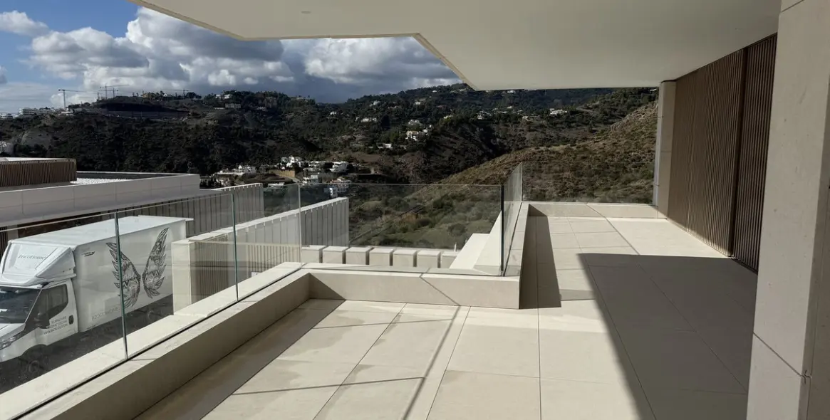 Sale of middle floor apartment in La Quinta 9