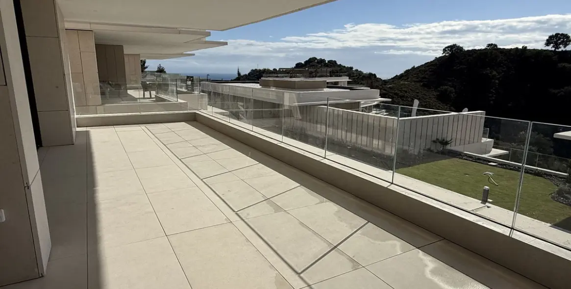 Sale of middle floor apartment in La Quinta 12