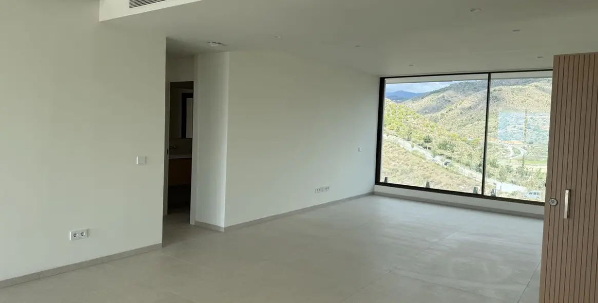 Sale of middle floor apartment in La Quinta 16