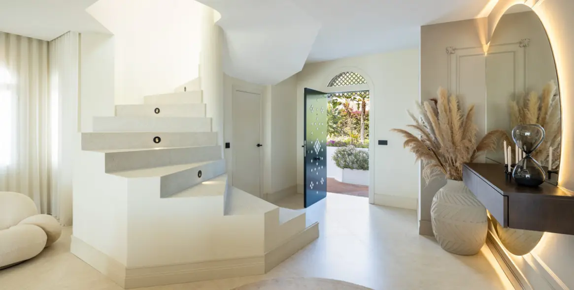 Продажа пентхауса в The Golden Mile 11