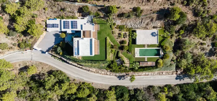 Продажа  отдельно стоящей виллы в El Madroñal 0