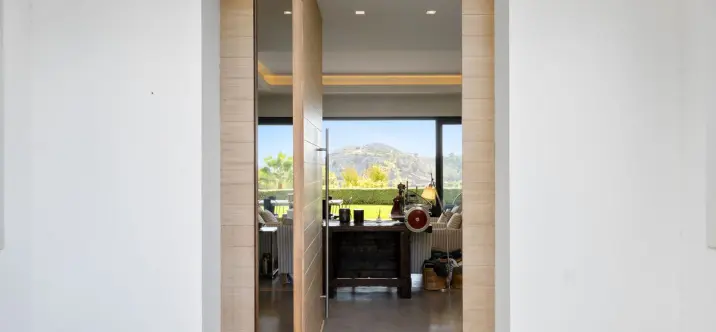 Продажа  отдельно стоящей виллы в El Madroñal 1