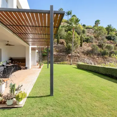 Продажа  отдельно стоящей виллы в El Madroñal