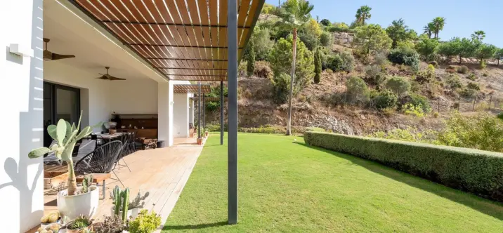 Продажа  отдельно стоящей виллы в El Madroñal 3