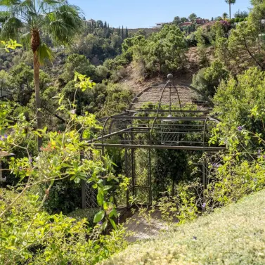 Продажа  отдельно стоящей виллы в El Madroñal