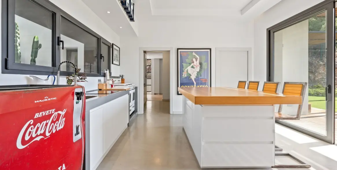 Продажа  отдельно стоящей виллы в El Madroñal 32