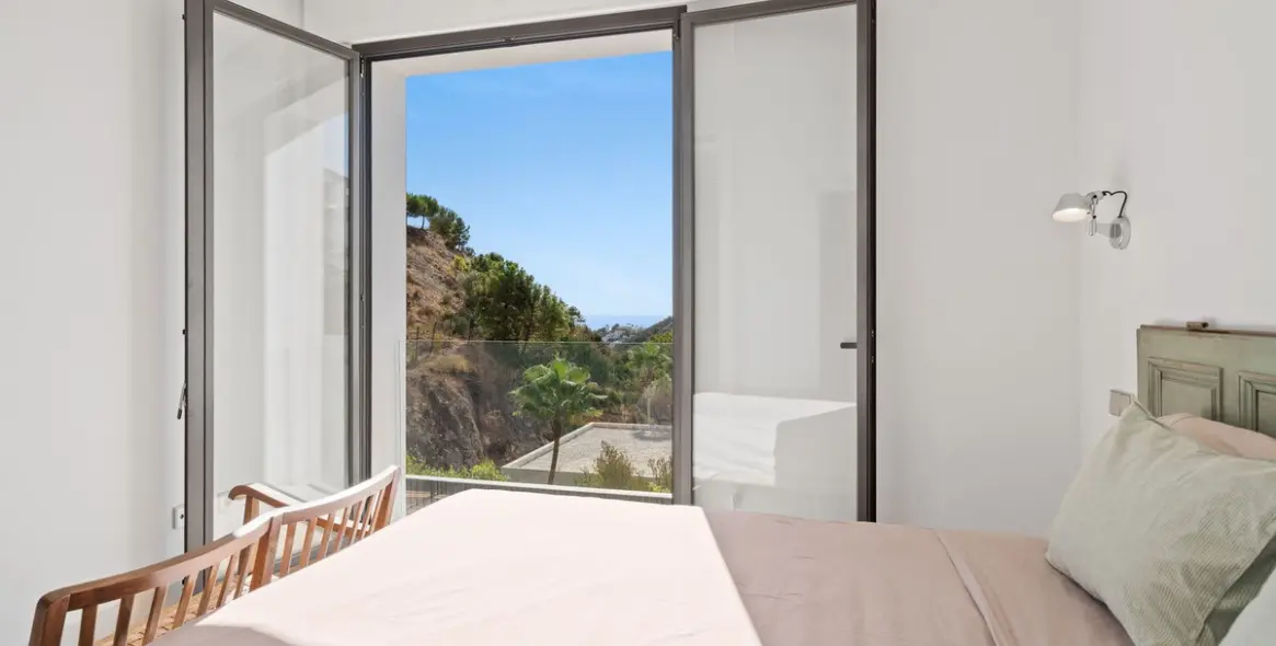 Продажа  отдельно стоящей виллы в El Madroñal 36