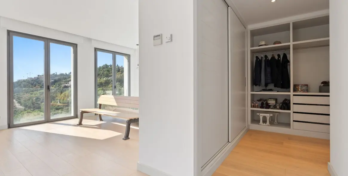 Продажа  отдельно стоящей виллы в El Madroñal 38