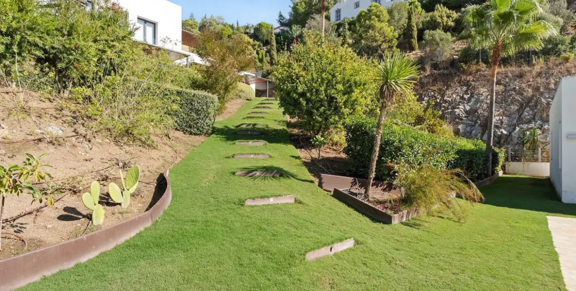 Продажа  отдельно стоящей виллы в El Madroñal 45