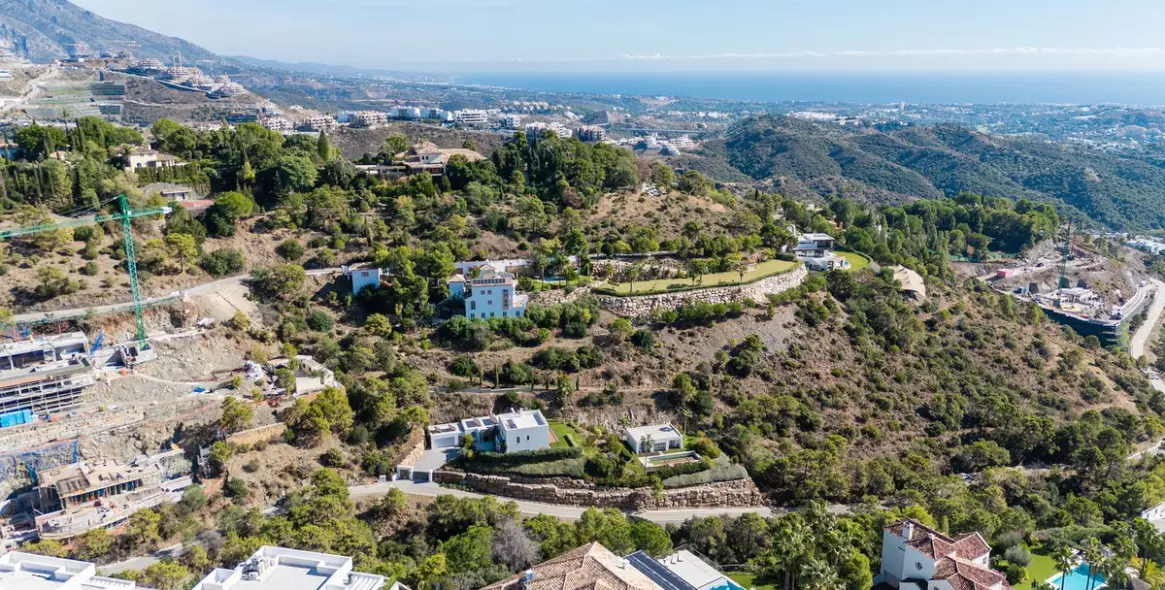 Продажа  отдельно стоящей виллы в El Madroñal 53