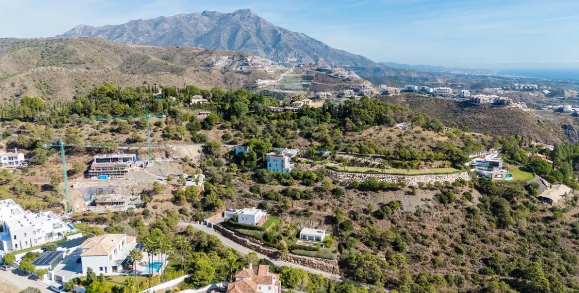 Продажа  отдельно стоящей виллы в El Madroñal 54