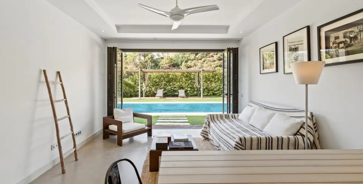 Продажа  отдельно стоящей виллы в El Madroñal 56