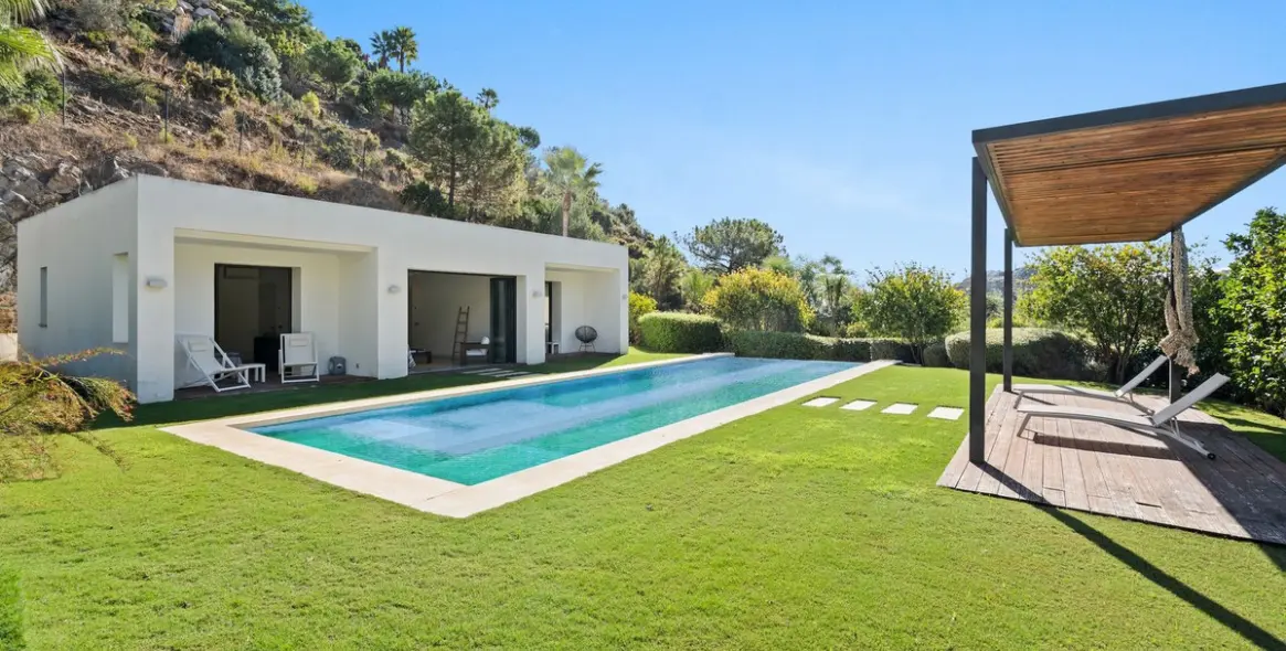 Продажа  отдельно стоящей виллы в El Madroñal 58