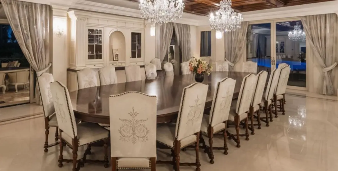 Sale of detached villa in Sierra Blanca 6