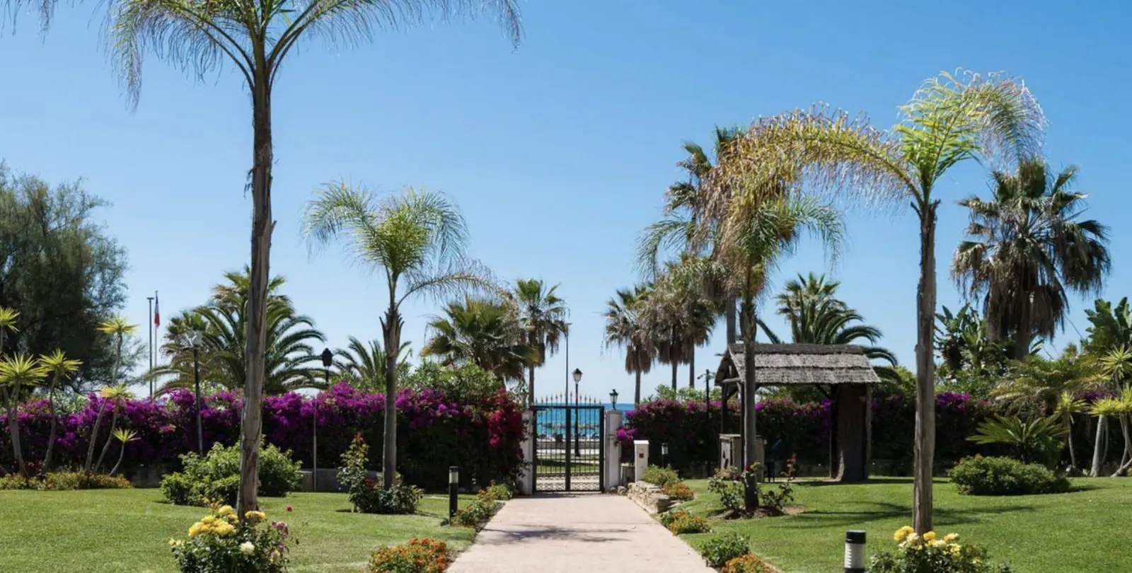 Venta de apartamento en planta media en Puerto Banús 1