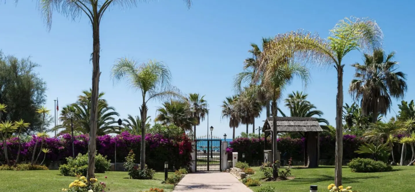 Venta de apartamento en planta media en Puerto Banús 0